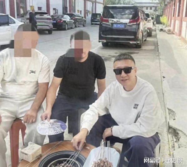 中证策略 55岁孙红雷宁夏路边吃烧烤，气色正佳像30岁，之前曾否认移民