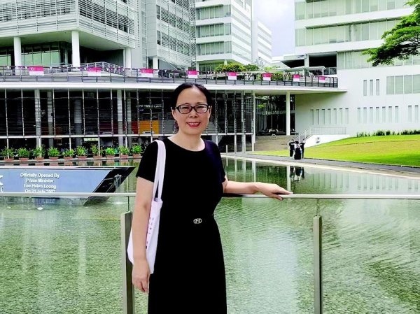 财富策略 坚守三尺讲台二十八载 靠“聊天”赢得学生的心